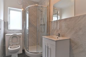 Shower room- click for photo gallery